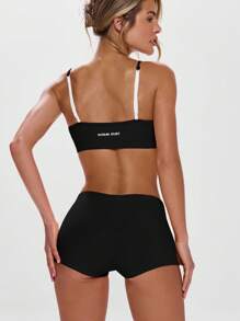 Musera Sport 细肩带条纹侧分露脐吊带背心，适合运动健身、板式网球、网球、匹克球等运动。