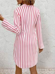 SHEIN Clasi Vestido de camisa corto con cuello de camisa elegante y a rayas de moda para mujer, vestido para el Día de la Madre para uso casual, de oficina y de viaje. Nuevo vestido de camisa a cuadros de moda para ir al trabajo, salir, citas. Vestidos de verano 2025 para mujeres, vestidos de graduación, ropa de verano para mujeres, vestidos cortos de verano para el trabajo y el verano. - Multicolor - Ver 2