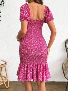 SHEIN Vestido informal de maternidad con cinturón y cintura ceñida, estampado floral diminuto, estilo de vacaciones