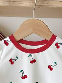 Emery Rose Kids Emery Rose Kids 青少年女孩休闲简约甜美可爱樱桃水果印花短袖圆领 T 恤，适合夏季休闲装、度假童装、儿童日常时尚、度假氛围
