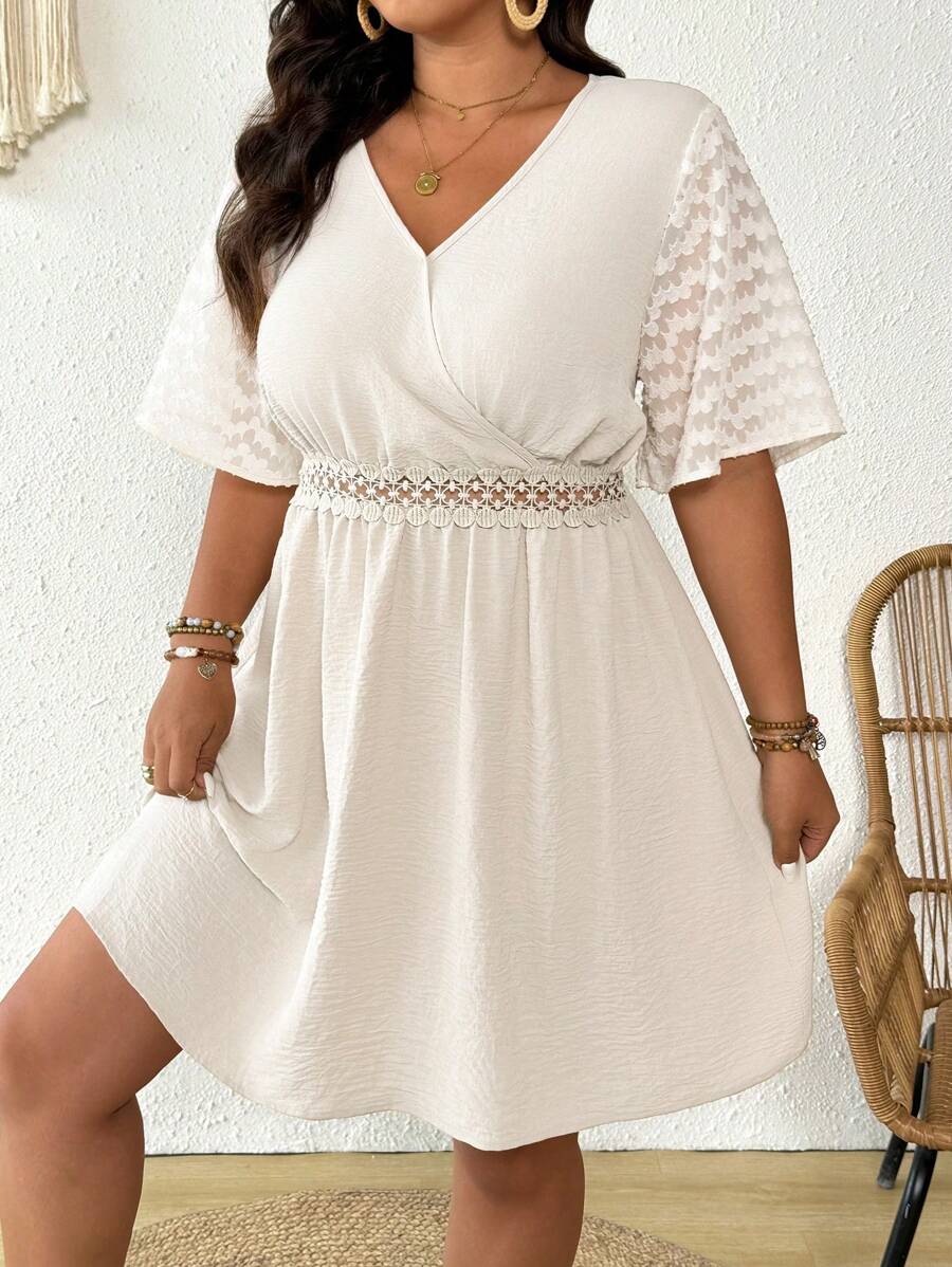 SHEIN Frenchy Vestido elegante con cuello en V y mangas con volantes para mujer de talla grande - Albaricoque - Ver 1