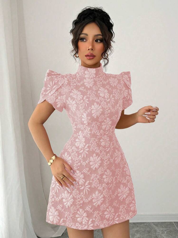 Elenzga 女式复古红色纹理面料泡泡袖优雅高领后扣蝴蝶结撞色镂空腰部设计修身短袖迷你连衣裙，时尚夏季 - 粉色 - 查看 3