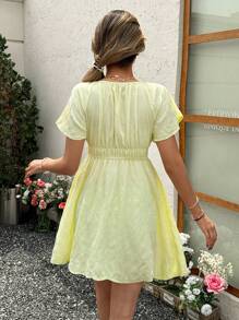SHEIN LUNE Abito corto estivo da donna con maniche a volant, con laccetti frontali e design monocolore sexy