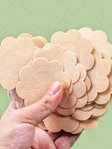 隐形粘性胸贴 - 女士超薄无纺布透气胸贴 - 一次性乳贴，超舒适贴合，易于取下，男童情人节心形女士情人节 - 卡其色 - 查看 9