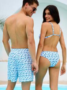 Manfinity VDAYZ Manfinity Vdazy Summer Couple Party Vacation Casual Small Floral Swim Trunks Beach Shorts. Casual Vacation Beach Print Holiday Swim Trunks Beach, Girlfriend, Boyfriend Print Pattern Swim Trunks Beach Shorts, Suitable For Beach, Swimming, Travel, Party, Beach Or Pool.