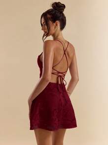 SHEIN BAE 春夏季纯粉色修身斜领露背系带纹理喇叭下摆超迷你女式连衣裙 - 酒紅色 - 查看 3