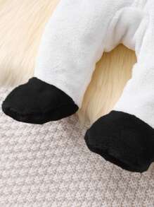 SHEIN 新生儿可爱熊猫耳朵刺绣图案连脚睡衣，婴儿连体衣家居服 - 黑色 - 查看 8