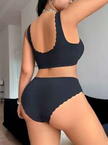 SHEIN 2pcs Plus Size Simple Solid Color Shell Trim Lingerie Set
