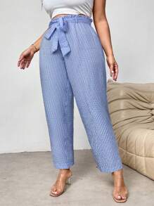 Firerie Elegante Büro Stoffhose in Große Größen mit Raffung, Bindedetail in Taille, elastischer Bund mit Taschen und verjüngtem Bein/Lässige Stoffhose mit Bindung in Karomuster - Blau-Weiß - Übersicht 4