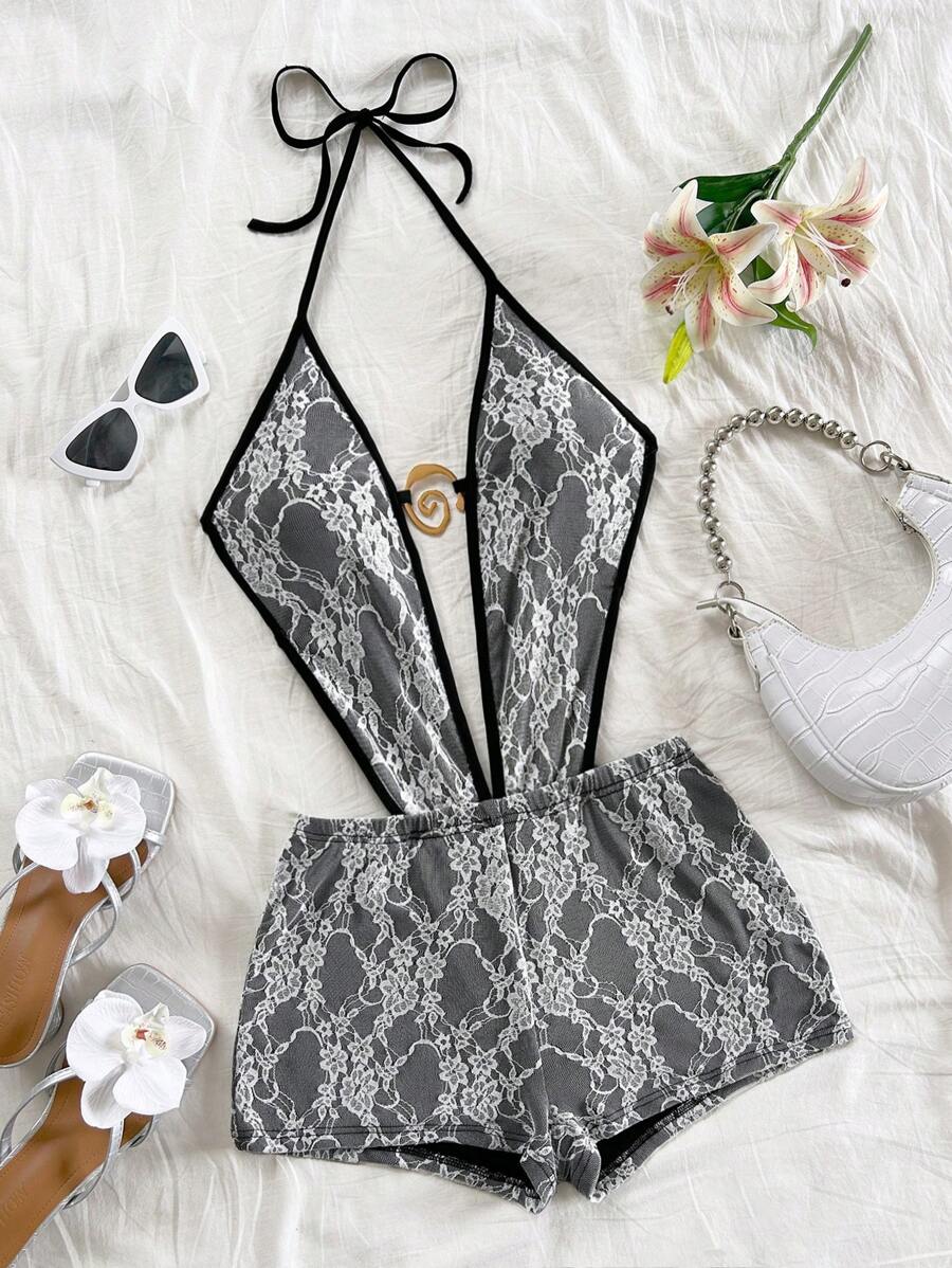 Soleia 度假风白色蕾丝和黑色深 V 系带后背镂空低腰吊带连体裤 - 黑與白 - 查看 1