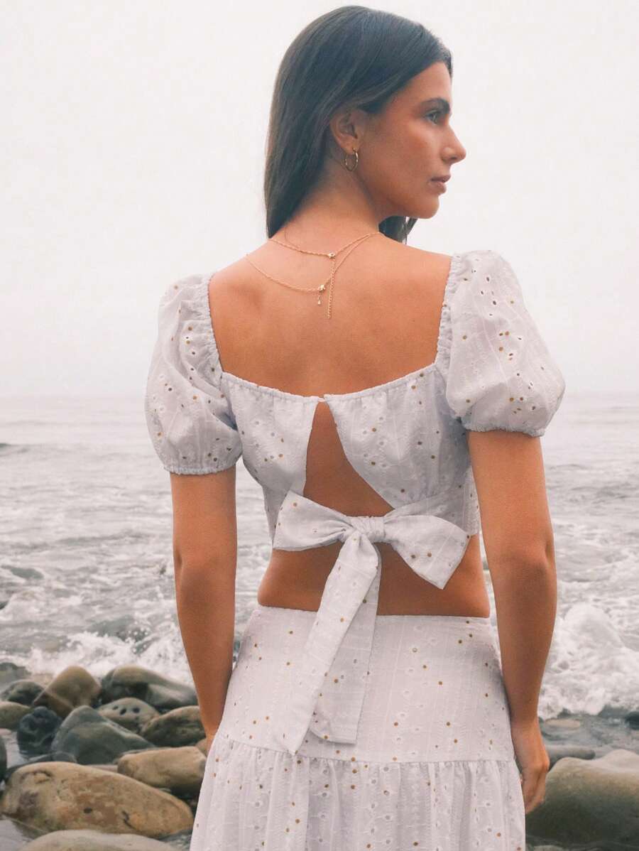 WESTFADE Summer Western Floral Eyelet Sweetheart Neck Faux Button Front Short Puff Sleeve Cute Bow Tie Backless Fitted Nashville Cowgirl Rodeo Crop Top