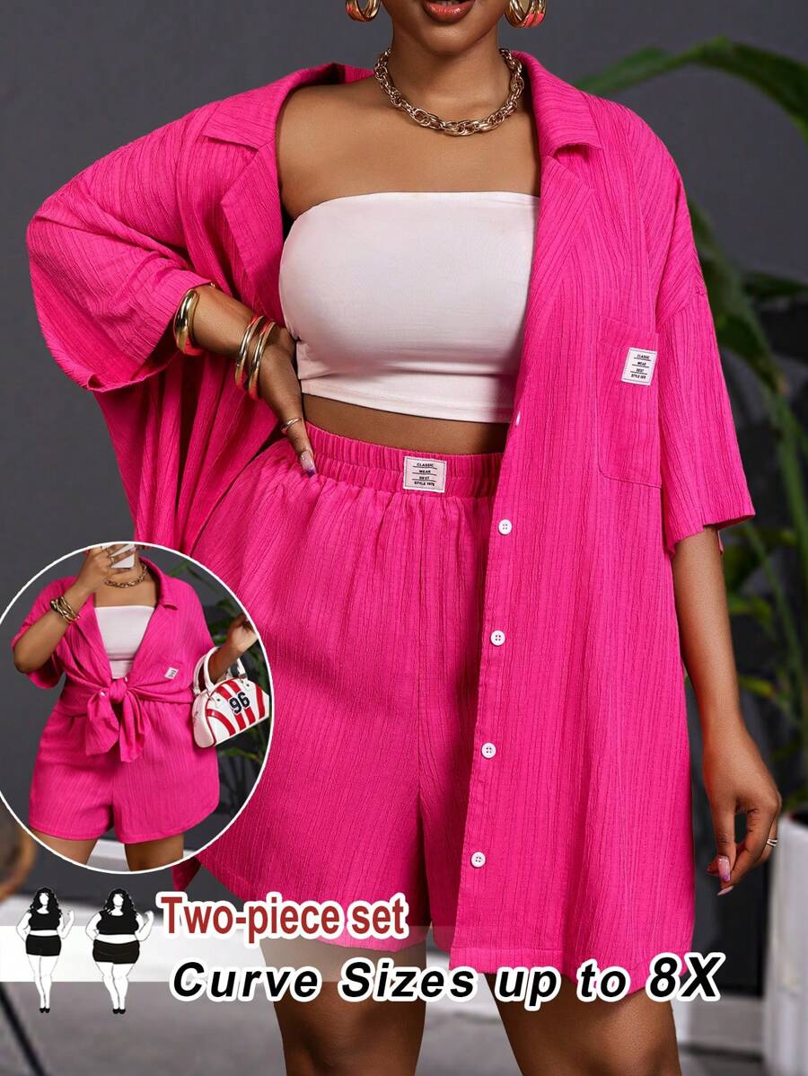 SHEIN CURVE+ 2 件女式加大码休闲紫色短袖衬衫和短裤套装,夏季,Curve Plus,波西米亚风度假海滩装,女士/海滩/海滩度假装/海滩必备品/毕业/茶会/图案 T 恤 - 玫紅色 - 查看 1