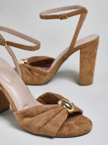 SHUZIA 女士舒适粗跟鞋金色装饰柔软材质踝带驼色 - 駝色 - 查看 4