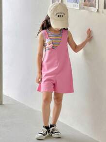 SHEIN Genkimix Kids 女童夏季新款休闲上衣和背带短裤套装，条纹上衣搭配粉色吊带裤，饰有可爱的熊心图案，百搭甜美，适合女孩穿着。可爱套装，女童夏季服装，适合年轻女孩夏季度假穿着。 - 玫紅色 - 查看 1