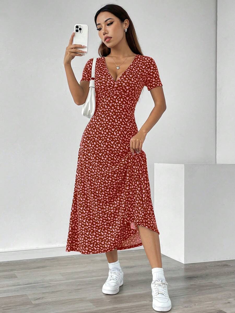 SHEIN PETITE 女式 V 领碎花夏季短袖连衣裙（随机剪裁）长款女装 - 彩色 - 查看 1