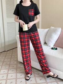 SHEIN 2-częściowy zestaw casualowy dla nastolatki: koszulka z krótkim rękawem i kieszenią z okrągłym dekoltem + spodnie piżamowe z luźnymi prostymi nogawkami w kratę, wygodny strój domowy
