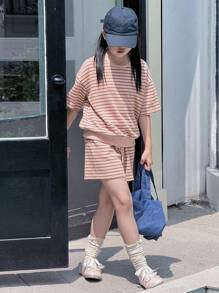 DAZY Conjunto de ropa de niña preadolescente con camiseta de hombros caídos a rayas y pantalones cortos, para volver a la escuela - Multicolor - Ver 3