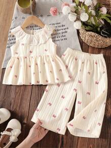 SHEIN Vintaside Kids 两件套女婴白色蕾丝边无袖短款上衣，带蝴蝶结和休闲长裤，舒适的春夏季度假服装，浅米黄色婴儿服装 - 杏色 - 查看 2