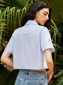 Aveloria GENKIRA Blouse ample à manches courtes style casual preppy, avec fleur en nœud de perle - Bleu azur - Voir 2