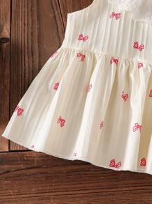 SHEIN Vintaside Kids 两件套女婴白色蕾丝边无袖短款上衣，带蝴蝶结和休闲长裤，舒适的春夏季度假服装，浅米黄色婴儿服装 - 杏色 - 查看 7