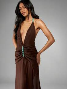 MISSGUIDED 深 V 领露背晚礼服，镶嵌绿松石细节，褶皱及地前开叉雪纺长裙，节日派对婚礼宾客 - 棕色 - 查看 4