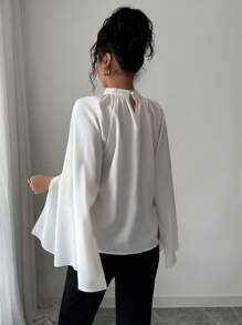 Elenzga Blusa ajustada de gasa con mangas acampanadas elegantes y cuello mao para mujeres, para verano