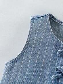 SHEIN Playful Pals Chemise sans manches en denim rayé, mignonne et à la mode, avec décoration nœud papillon 3D, convient aux sorties de printemps/été, aux voyages, à l'usage quotidien, à la photographie