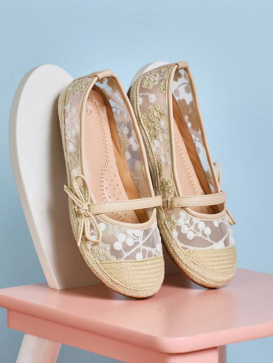 Mini mi CC 风格女童蝴蝶结系带蕾丝和黄麻波西米色帆布平底鞋——从游乐场到海滩度假胜地 - 米色 - 查看 1