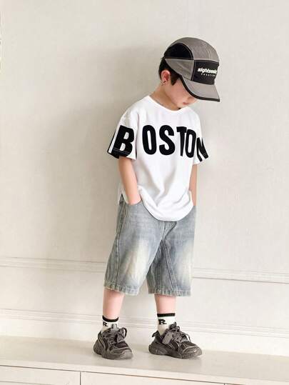 SHEIN 1 件年轻男孩儿童舒适日常百搭宽松时尚日韩学院风简约风格白色印花波士顿黑色针织短袖 T 恤上衣，适合春夏季节、日常生活、运动、校园、聚会、节日、表演、摄影、返校季