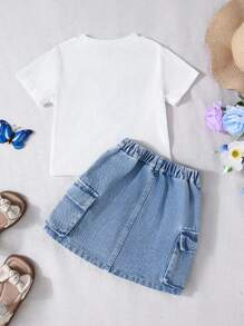 SHEIN Playful Pals 女童休闲修身白色短袖 T 恤，带 3D 蝴蝶洗水牛仔贴花和浅色洗水修身牛仔实用口袋迷你裙，简约时尚百搭日常穿着