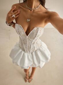 Vowa Élégante robe de luxe style socialite française, avec un corsage en dentelle blanche col V et un dos ajustable à lacets, une jupe mini à volants superposés. Convient pour diverses occasions formelles, shower de mariage, robe d'invitée de mariage - Blanc - Voir 6