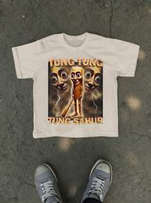 Camiseta de manga corta de estilo americano minimalista con cuello redondo, estampado de bate de béisbol Tung Tung Tun Sahur divertido, para hombres en el verano casual - Albaricoque - Ver 1