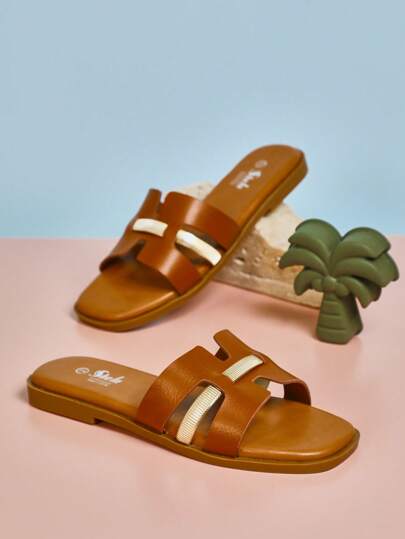 Mini mi Kinder Chic Metallverzierte Sandalen aus Tanfarbenem Kunstleder | Designer-inspirierte ausgeschnittene Sommer-Rutschen für kleine Entdecker