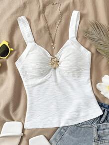 SHEIN LUNE Soleia 度假露背 V 领花卉金属扣白色针织纹理修身背心，适合度假、音乐节、波西米亚风格、节日、约会、下午茶