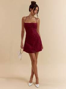 SHEIN BAE 春夏季纯粉色修身斜领露背系带纹理喇叭下摆超迷你女式连衣裙 - 酒紅色 - 查看 2