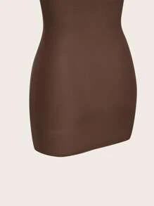 فستان نسائي ضيق بقصة الجسم، بحمالات رفيعة، بتصميم فتحات جوانبية، بلون واحد، مناسب للصيف