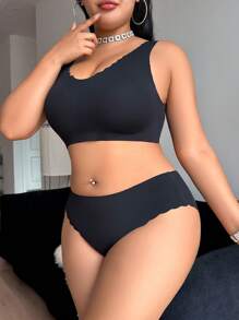 SHEIN 2pcs Plus Size Simple Solid Color Shell Trim Lingerie Set