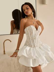 Vowa Élégante robe de luxe style socialite française, avec un corsage en dentelle blanche col V et un dos ajustable à lacets, une jupe mini à volants superposés. Convient pour diverses occasions formelles, shower de mariage, robe d'invitée de mariage - Blanc - Voir 4