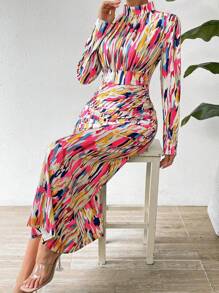 Chiquease 优雅长袖百褶领满印花连衣裙