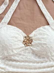 Soleia 度假 V 领花朵金属扣带白色针织纹理修身女式背心，适合音乐节、波西米亚风、度假、约会、下午茶 - 白色 - 查看 4