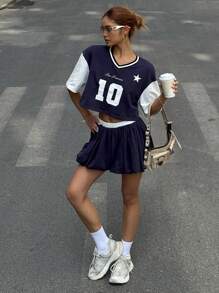 SHEIN Camiseta de manga corta holgada con estampado digital de eslogan y falda deportiva de cintura baja en azul real y blanco con contraste de hilos para niña adolescente, estilo de moda callejera para primavera y verano - Azul y blanco - Ver 6