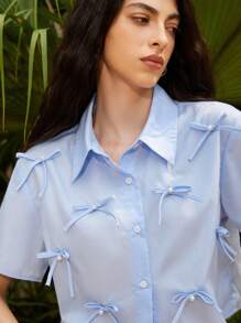 Aveloria GENKIRA Blouse ample à manches courtes style casual preppy, avec fleur en nœud de perle - Bleu azur - Voir 1