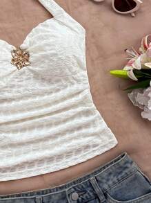 Soleia 度假 V 领花朵金属扣带白色针织纹理修身女式背心，适合音乐节、波西米亚风、度假、约会、下午茶 - 白色 - 查看 5