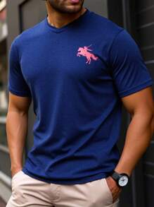 Manfinity Homme قميص كاجوال بأكمام قصيرة مطبوع عليه ركوب الخيل، مقاسات كبيرة للرجال، صيفي - أزرق غامق - مشاهدة 1