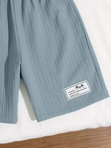 SHEIN Set de 2 piese pentru băieți, stil coreean, cu guler mandarin, mânecă scurtă, fermoar pe jumătate, pantaloni scurți cu imprimeu ondulat și etichete, pentru vacanță în stil preadolescentin