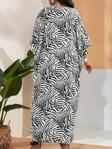SHEIN Lady Vestido de mujer talla grande con cuello en V y manga murciélago con estampado de cebra