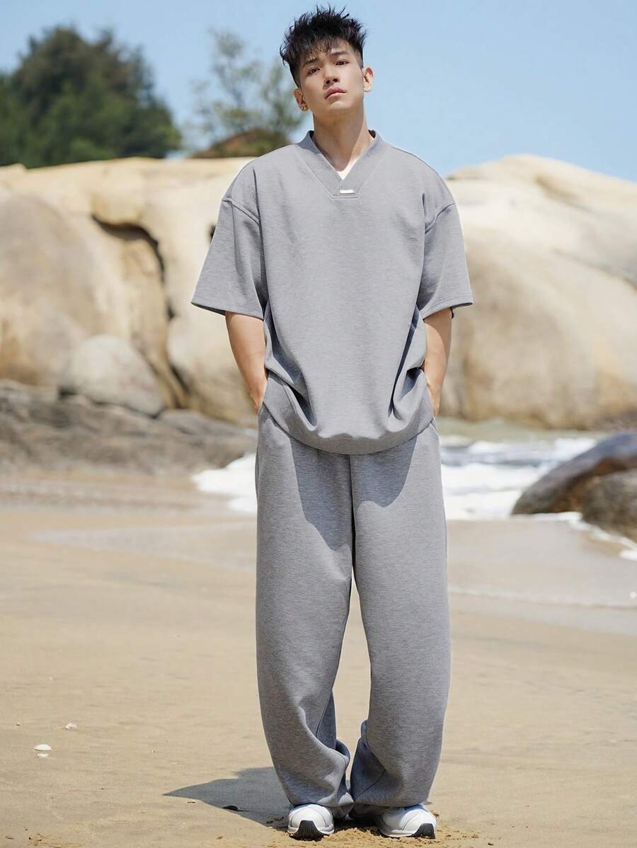 DAZY 2 piezas Conjunto de camiseta de hombre de cuello en V acanalado de color gris sólido, para verano