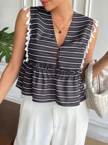 SHEIN Frenchy 女式深 V 领无袖条纹休闲衬衫，荷叶边装饰上衣 女士夏季套装 2 件套休闲套装 女士条纹上衣 巡航套装 女士条纹夏季上衣 娃娃装上衣 - 藏蓝色 - 查看 5