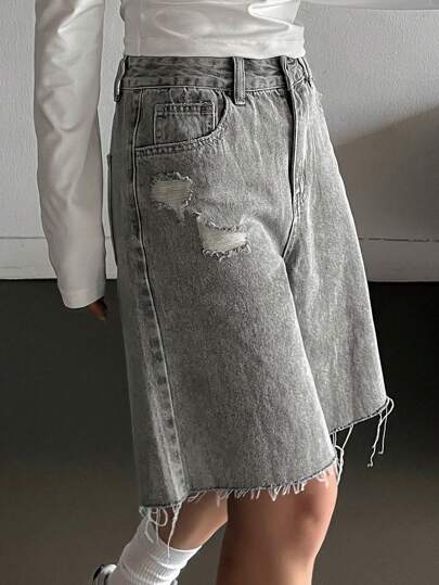 【関税＆送料込み】Fendi Ff Chambray Denim Shorts Women's Denim Shorts With Frayed Hem And Pockets｜DAZY