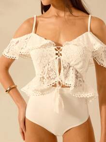 CAJUNI Conjunto de 2 piezas de verano para vacaciones y playa, compuesto por top halter con escote en V y adorno de encaje con borlas + shorts triangulares blancos